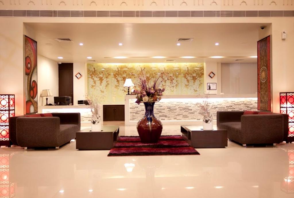 Sara Regency Hotel Kumbakonam Bagian luar foto