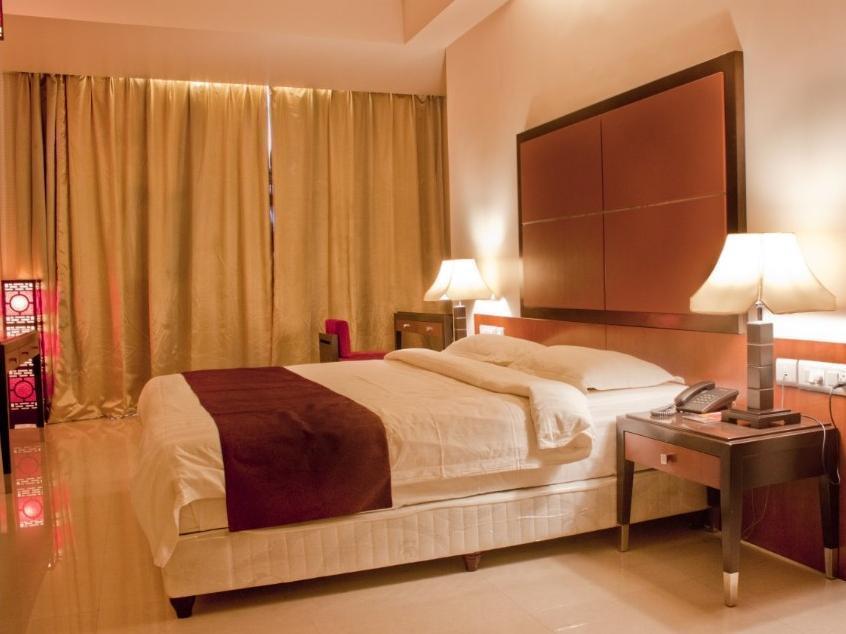 Sara Regency Hotel Kumbakonam Bagian luar foto