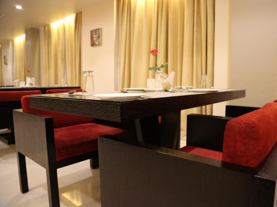 Sara Regency Hotel Kumbakonam Bagian luar foto
