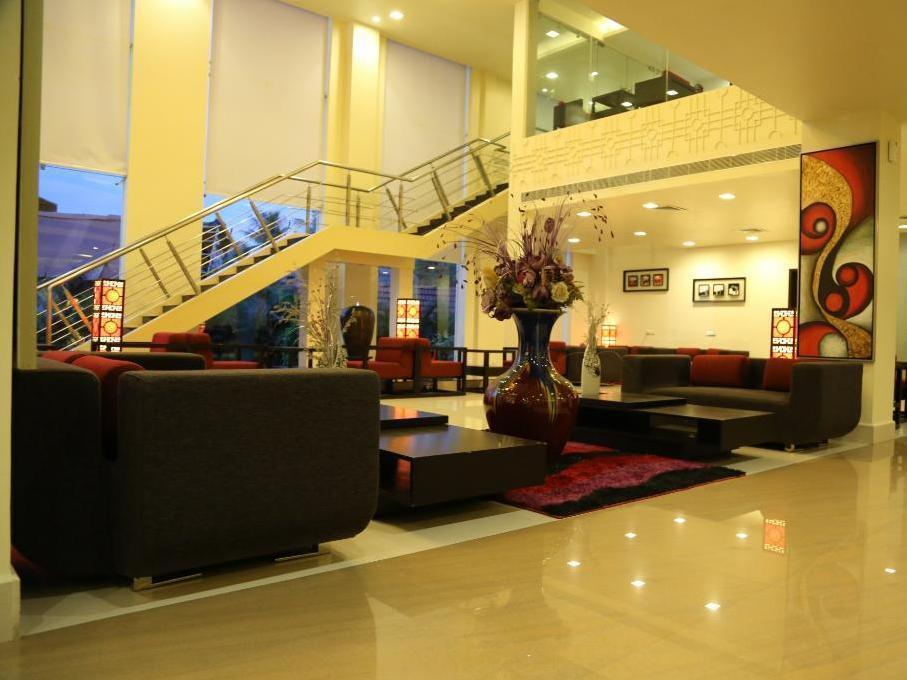 Sara Regency Hotel Kumbakonam Bagian luar foto