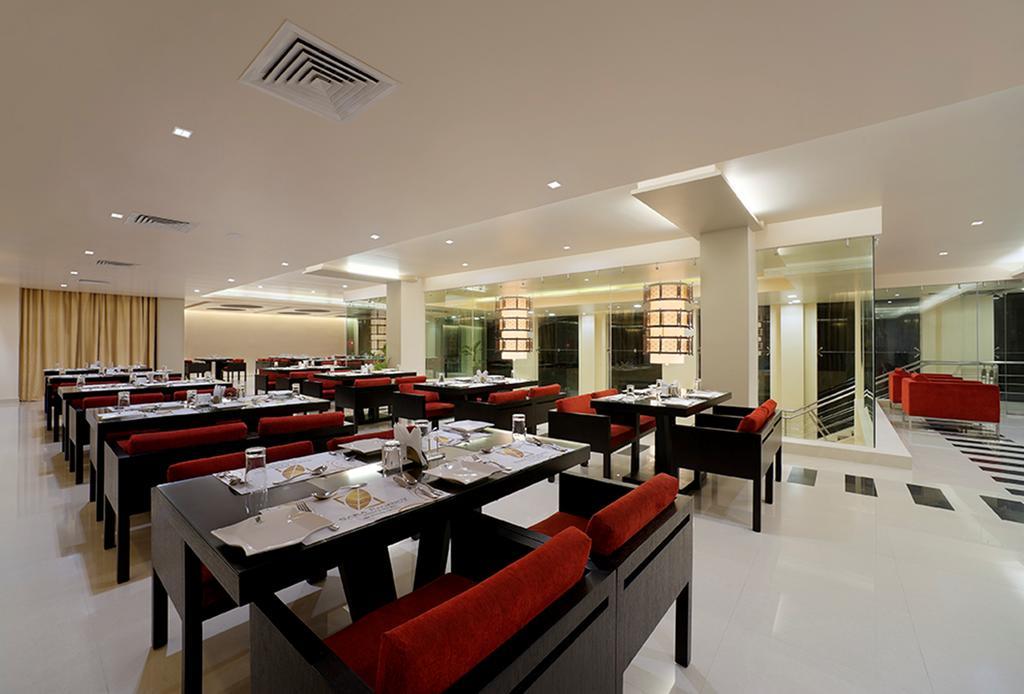Sara Regency Hotel Kumbakonam Bagian luar foto