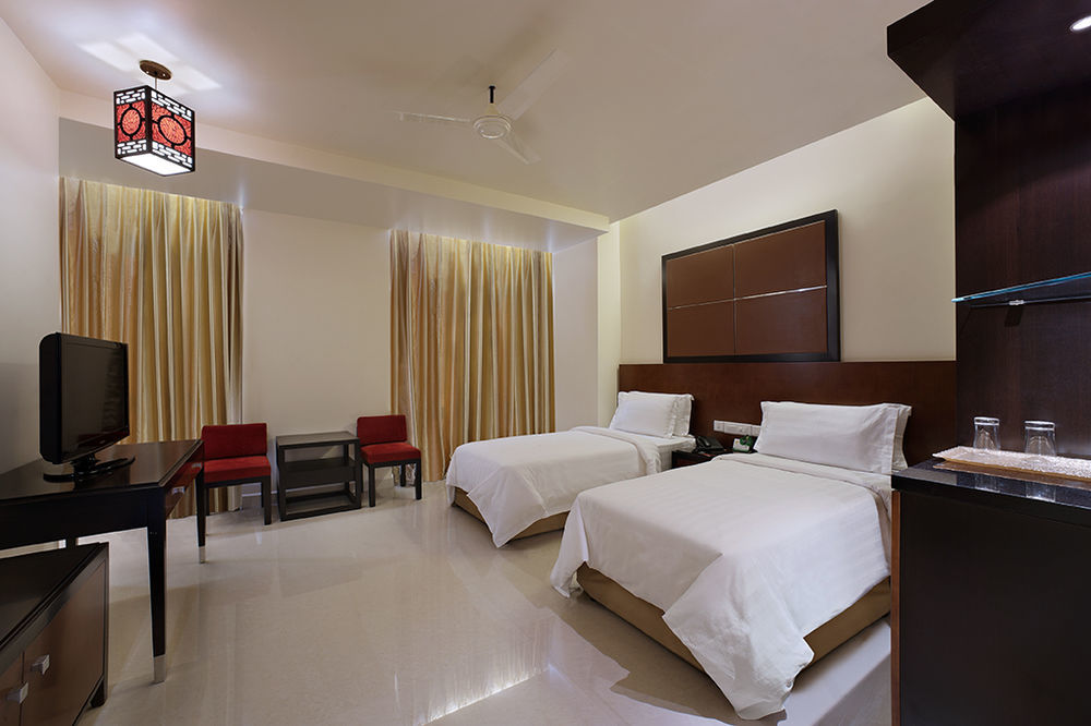 Sara Regency Hotel Kumbakonam Bagian luar foto