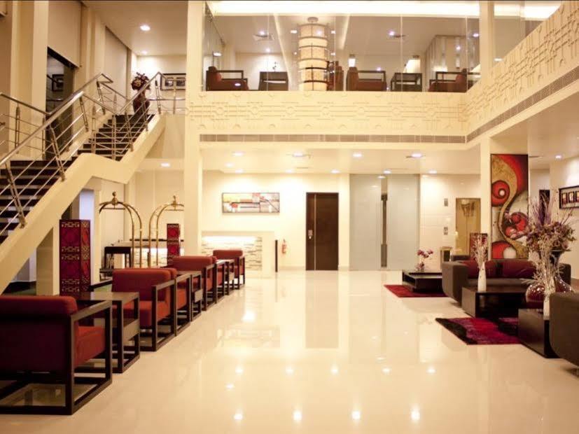 Sara Regency Hotel Kumbakonam Bagian luar foto