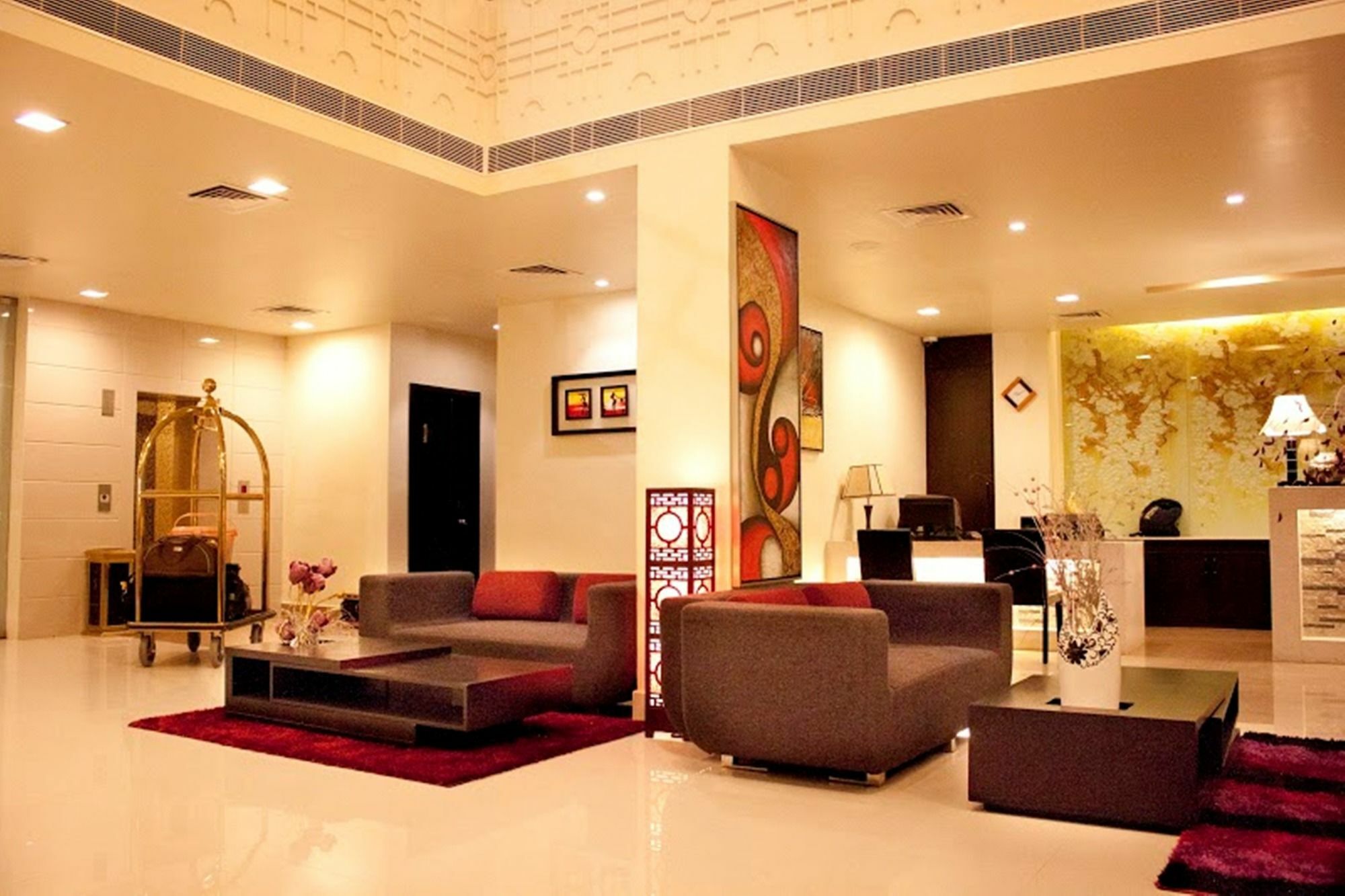 Sara Regency Hotel Kumbakonam Bagian luar foto